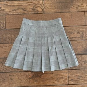 SUNDAY BEST ARITZIA OLIVE PLEATED SKIRT!! old version 100% wool amazing quality